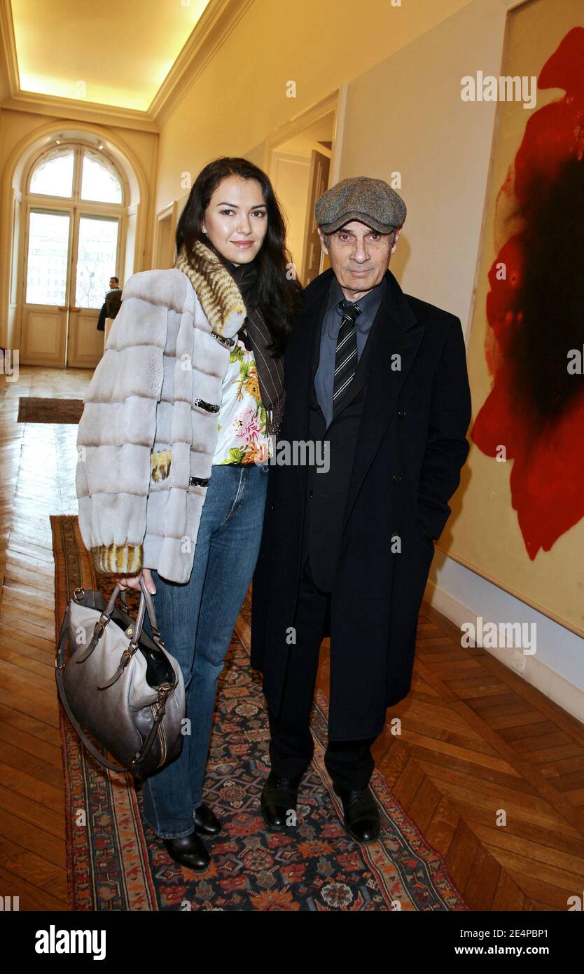 L'acteur Guy Marchand et sa femme posent à l'Hôtel de ville de Paris, Pierre Tchernia recevant la Grande Médaille Vermeil de Paris le jour de son 80e anniversaire à Paris, France, le 29 janvier 2008. Photo de Denis Guignebourg/ABACAPRESS.COM Banque D'Images