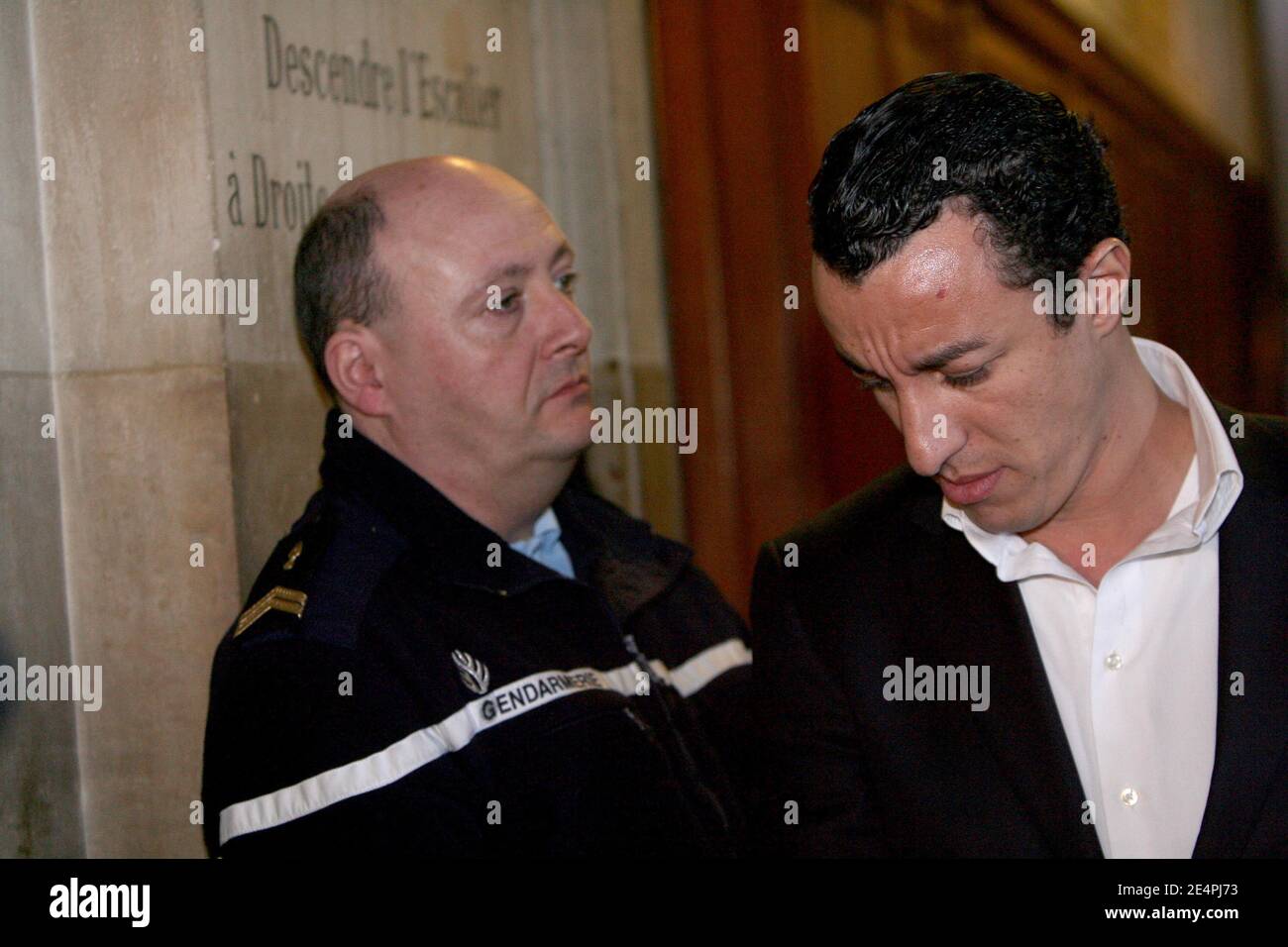 L'avocat français Karim Achoui est vu au palais de justice de Paris, en France, le 8 février 2008. Photo par ABACAPRESS.COM Banque D'Images L'avocat français Karim Achoui est vu au palais de justice de Paris, en France, le 8 février 2008. Photo par ABACAPRESS.COM Banque D'Images