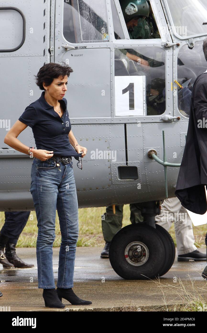 Rachida Dati lors de la visite du Président français à Camopi, en Guyane française, le 11 février 2008. Sarkozy effectue une visite de deux jours au Guyana, axée sur les questions environnementales. Photo de Thierry Orban/ABACAPRESS.COM Banque D'Images