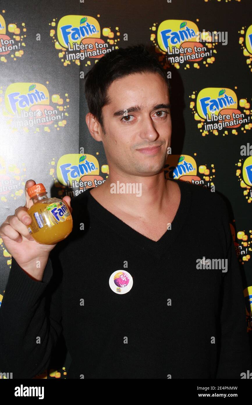 Le présentateur de télévision MCM 'Clipine' Adrien assiste à la fête de Fanta pour célébrer la nouvelle bouteille au club 'l'Ephemere' de Paris, France, le 13 février 2008. Photo de Benoit Pinguet/ABACAPRESS.COM. Banque D'Images