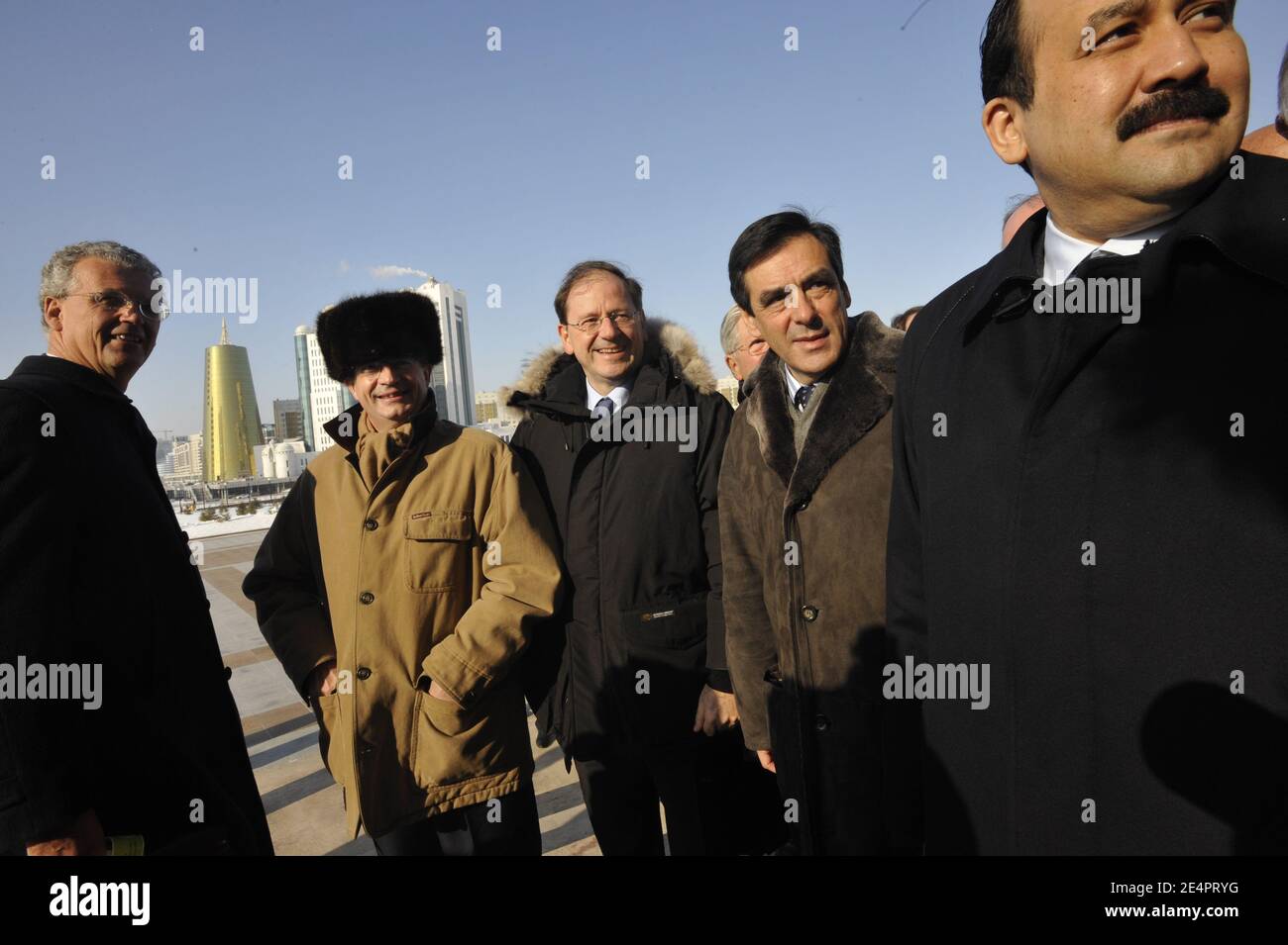 Denis Ranque (PDG de Thales), Herve Novelli, François Fillon et son homologue kazakh Karim Masimov lors d'une visite officielle du Premier ministre français au Kazakhstan, à Astana, le 8 février 2008. Photo par Elodie Gregoire/ABACAPRESS.COM Banque D'Images