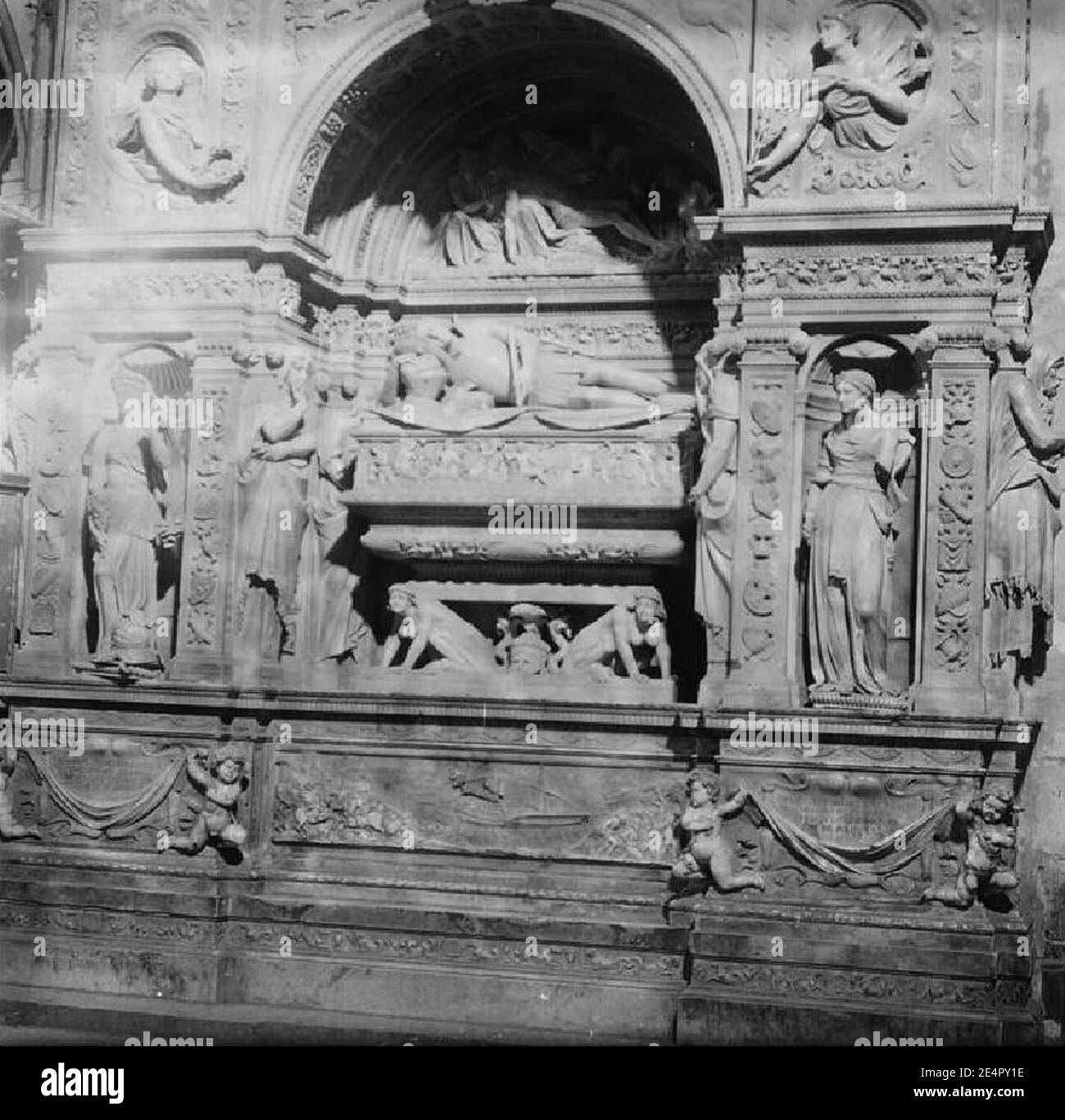 Mausoleu de Ramon III de Cardona-Anglesola al Couvent de Sant Bartomeu de Bellpuig (culture). Banque D'Images