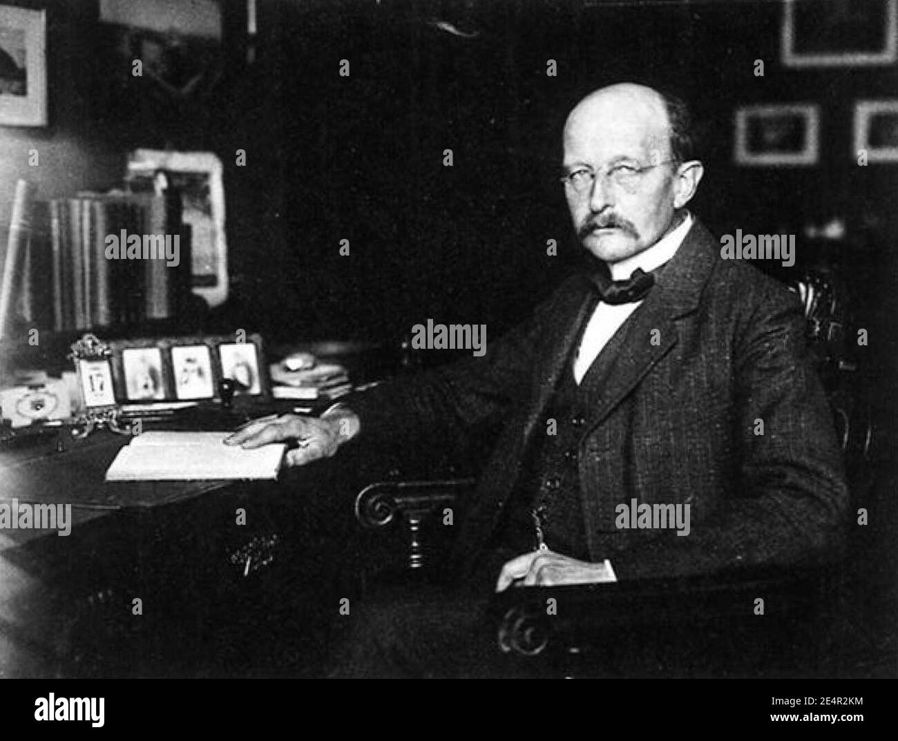 Max Planck dans son étude 1919. Banque D'Images