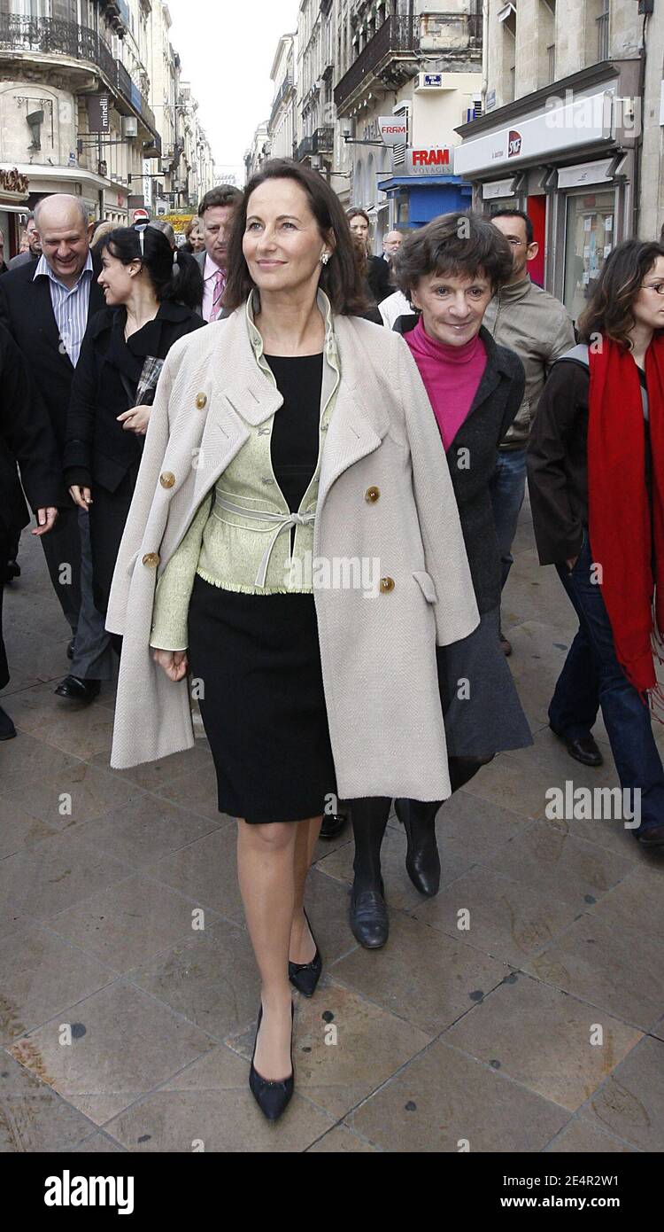 Segolene Royal et Michele Delaunay soutiennent la candidate socialiste pour les élections municipales à Bordeaux, France, le 26 février 2008. Photo de Patrick Bernard/ABACAPRESS.COM Banque D'Images