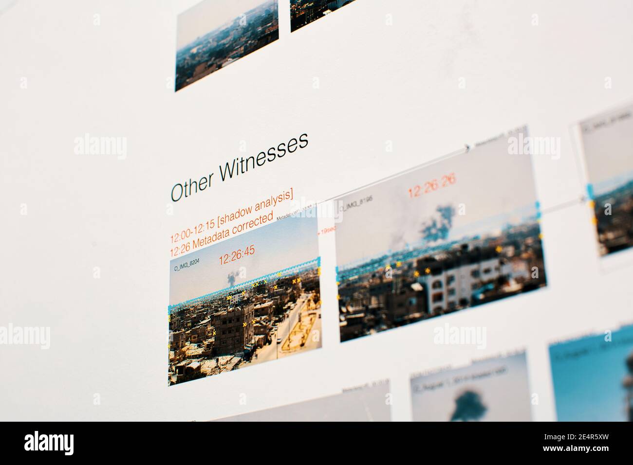 Londres /Forensic Architecture/ l'analyse des nuages de la bombe peu après la grève, et a téléchargé leurs images et vidéo. Banque D'Images