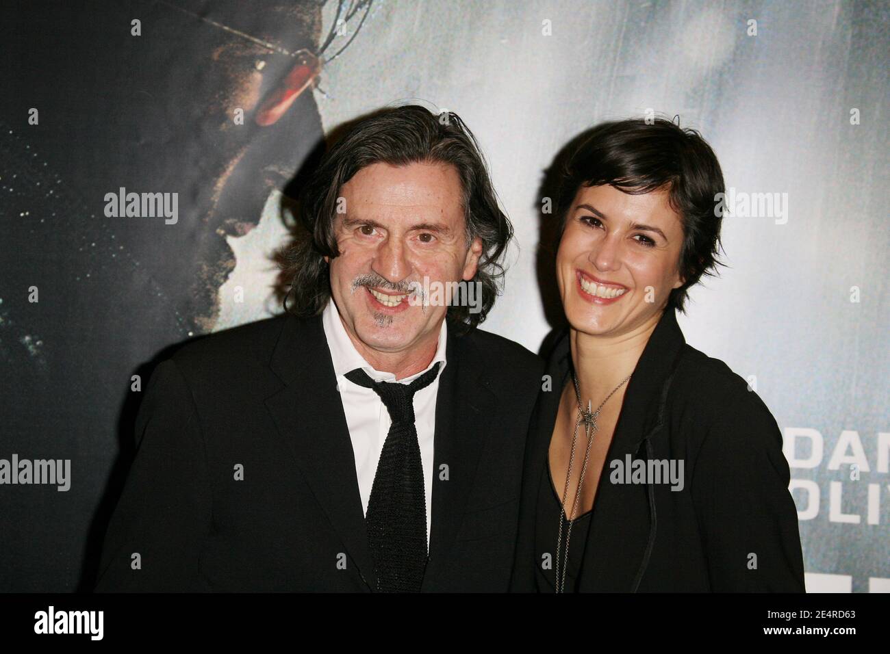 L'acteur Daniel Auteuil et l'actrice Olivia Bonamy posent à la première de la 'R 73' qui s'est tenue à Gaumont Marignan à Paris, en France, le 10 mars 2008. Photo de Denis Guignebourg/ABACAPRESS.COM Banque D'Images