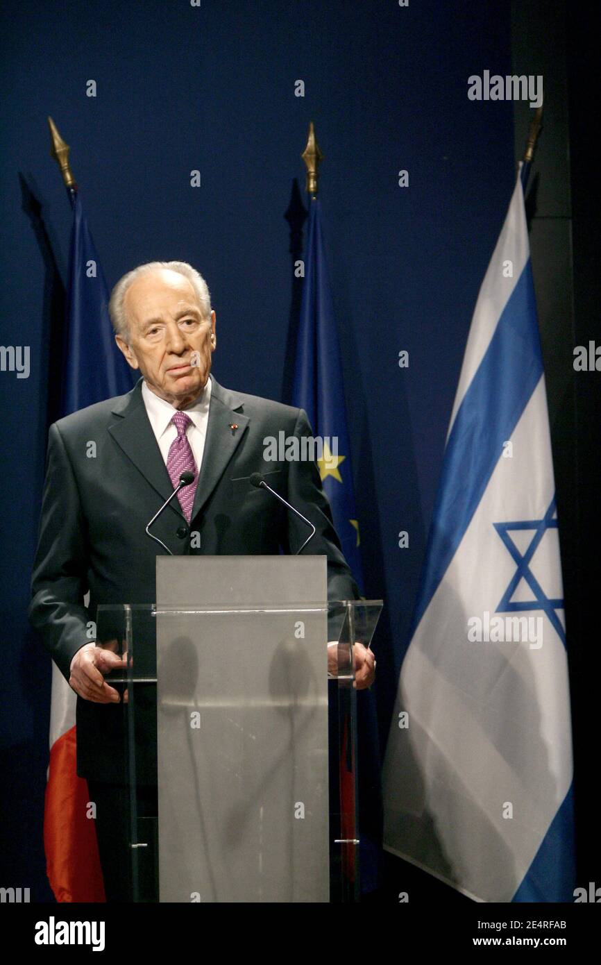 Le Président israélien Shimon Peres prononce un discours au siège du MEDEF à Paris, en France, le 13 mars 2008. Photo de Mousse/ABACAPRESS.COM Banque D'Images