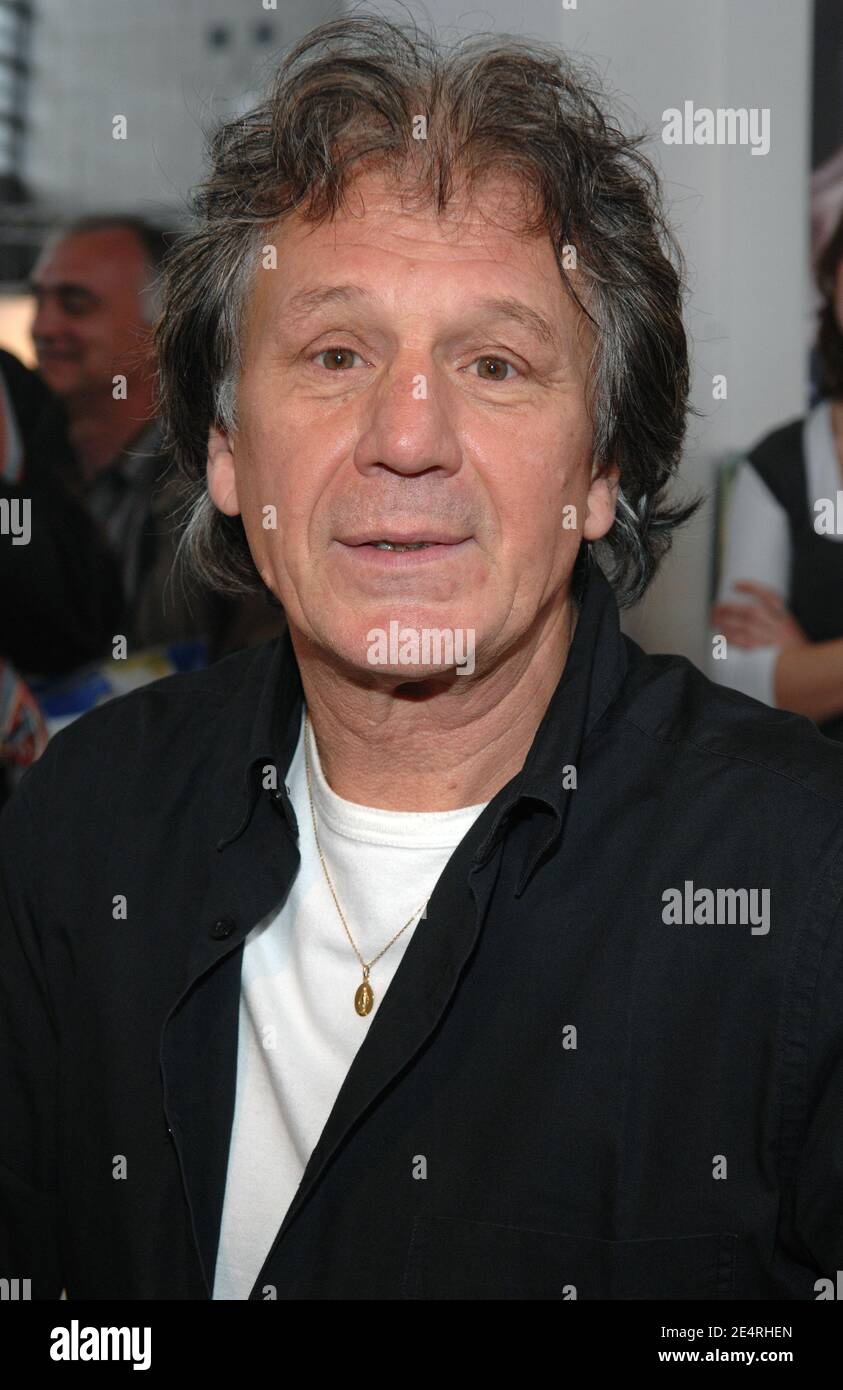 Le chanteur Gerard Lenorman participe au salon du Livre de Paris qui s'est tenu à la porte de Versailles à Paris, le 16 mars 2008. Photo de Nicolas Khayat/ABACAPRESS.COM Banque D'Images