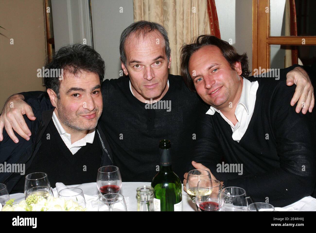 Raphael Mezrahi, Laurent Baffie avec Alexandre Allard, nouveau propriétaire de l'hôtel Royal Monceau, assistez à la cérémonie de remise des prix « Prix Romy Schneider-Patrick Dewaere 2008 » qui s'est tenue à l'hôtel Royal Monceau à Paris, en France, le 17 mars 2008. Photo de Benoit Pinguet/ABACAPRESS.COM Banque D'Images