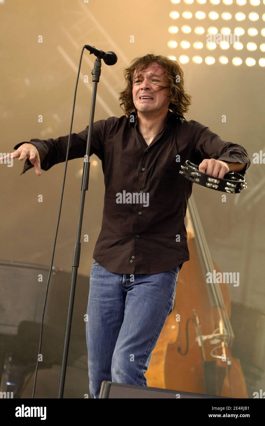 La chanteuse française Cali joue en direct sur scène lors de la manifestation 'tête de l'Humanite', à la Courneuve près de Paris, le 19 septembre 2006. Photo de DS/ABACAPRESS.COM Banque D'Images