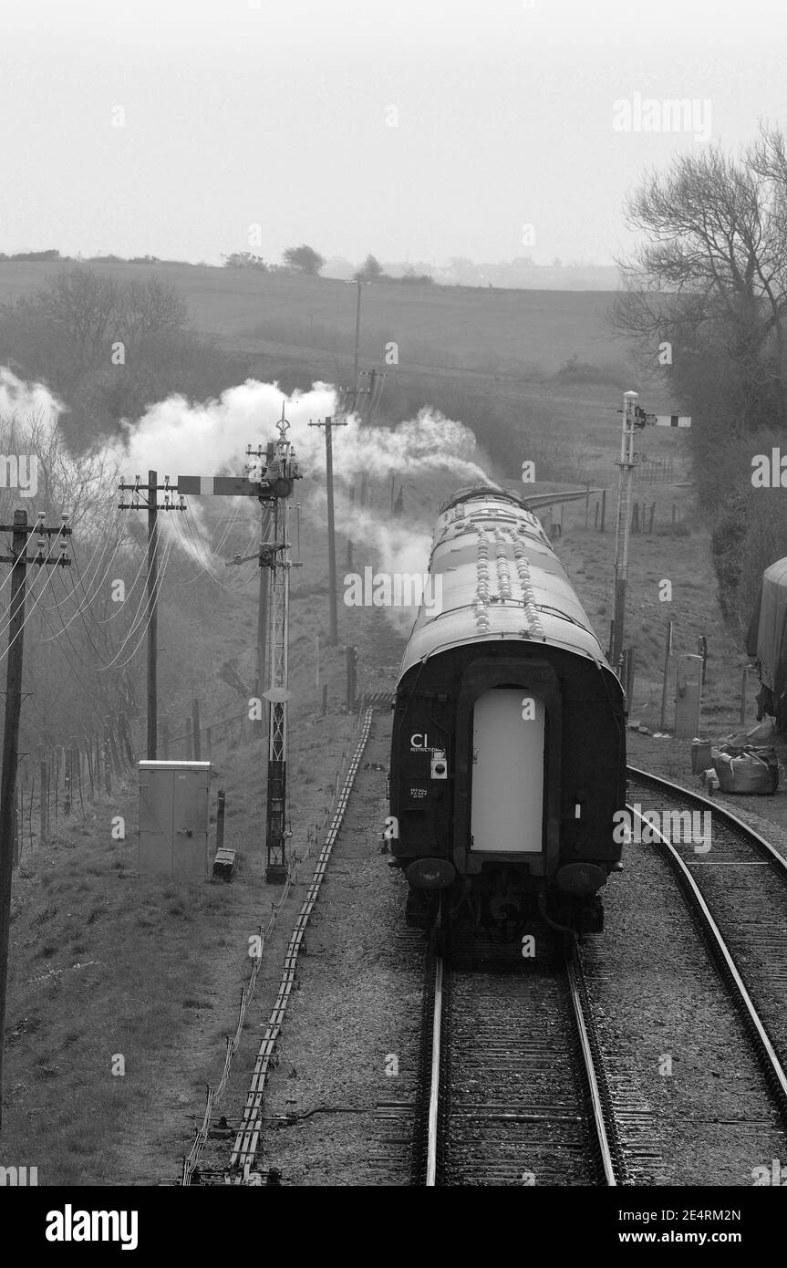 '30120' et 'Manston' passent par la gare du château de Corfe. Banque D'Images '30120' et 'Manston' passent par la gare du château de Corfe. Banque D'Images
