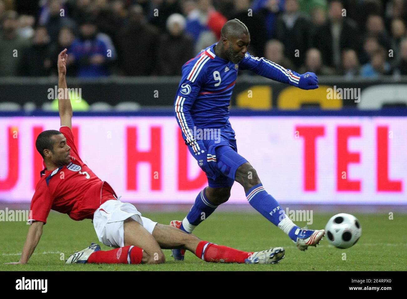 Djibril Cisse en France prend un coup de pied libre lors du match de football amical, France contre Angleterre au stade de Frane à Saint-Denis près de Paris, France, le 26 mars 2008. La France a gagné 1-0. Photo de Morton-Taamalah/Cameleon/ABACAPRESS.COM Banque D'Images