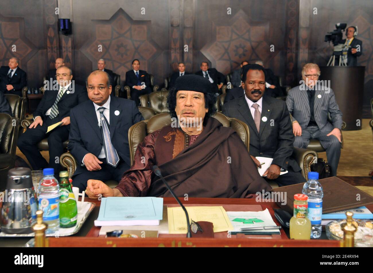Le dirigeant libyen Mouammar Kadhafi et Bashir Saleh Bashir sont vus lors de la session inaugurale du 20e sommet des dirigeants de la Ligue arabe à Damas, en Syrie, le 29 mars 2008. Photo par Ammar Abd Rabbo/ABACAPRESS.COM Banque D'Images
