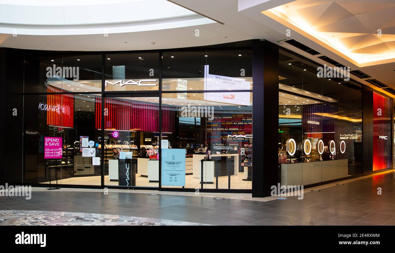 Santa Clara, CA, États-Unis - 14 janvier 2021 : MAGASIN de cosmétiques et de parfums DE luxe DE MODE MAC. Fabricant canadien de cosmétiques. Banque D'Images