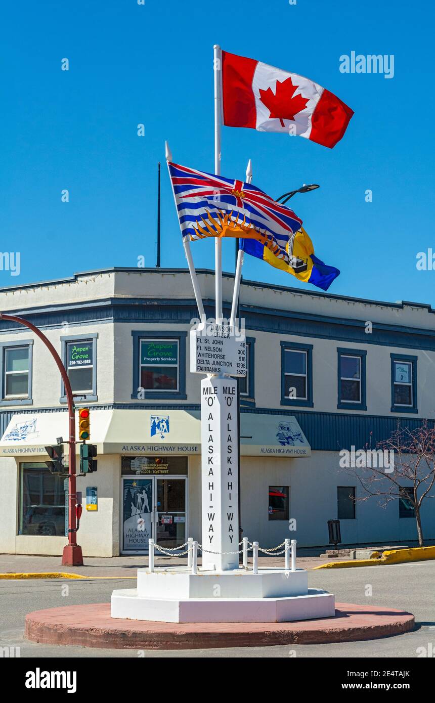 Canada, Colombie-Britannique, Dawson Creek, Mile '0' Post 1946, devant le musée Alaska Highway House Banque D'Images