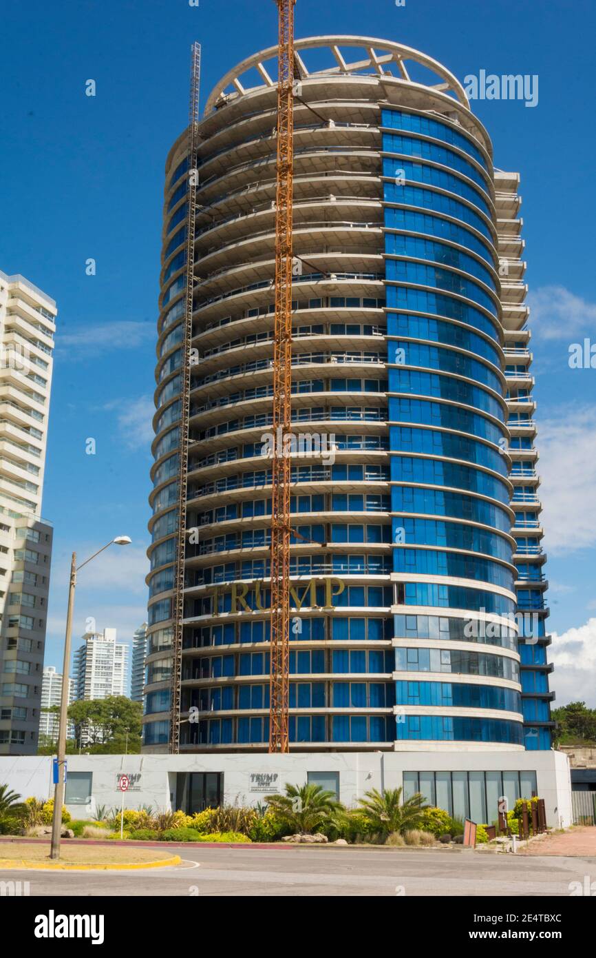 'Trump Tower Punta del Este' est une tour en construction située à Punta del Este, en Uruguay. Le projet est supervisé par le fils de Donald Trump, Eric Trum. Banque D'Images