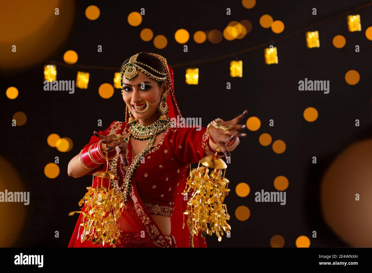 Mariée indienne dansant à son mariage Banque D'Images