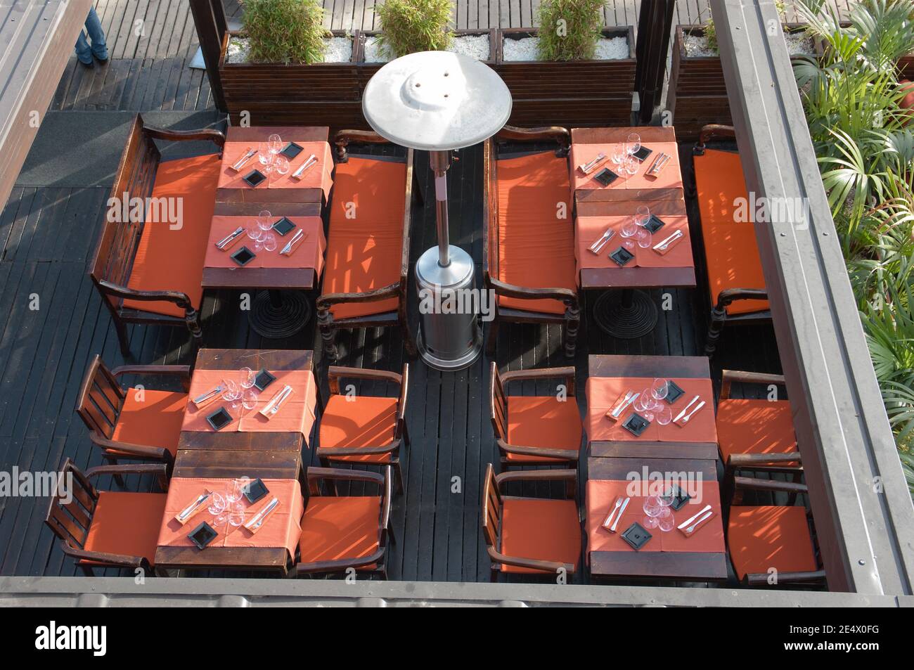 vue sur une table rustique d'un Restaurant à Barcelone Banque D'Images