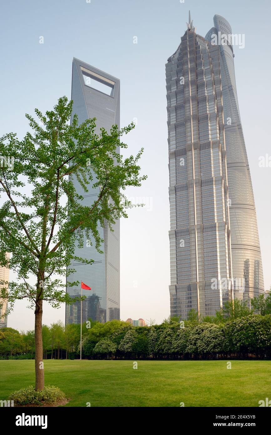 SHANGHAI-16 AVRIL 2015. Jin Mao, la nouvelle Tour de Shanghai et le Centre financier mondial de Shanghai à la zone financière et commerciale de Lujiazui désignée par les Chinois Banque D'Images