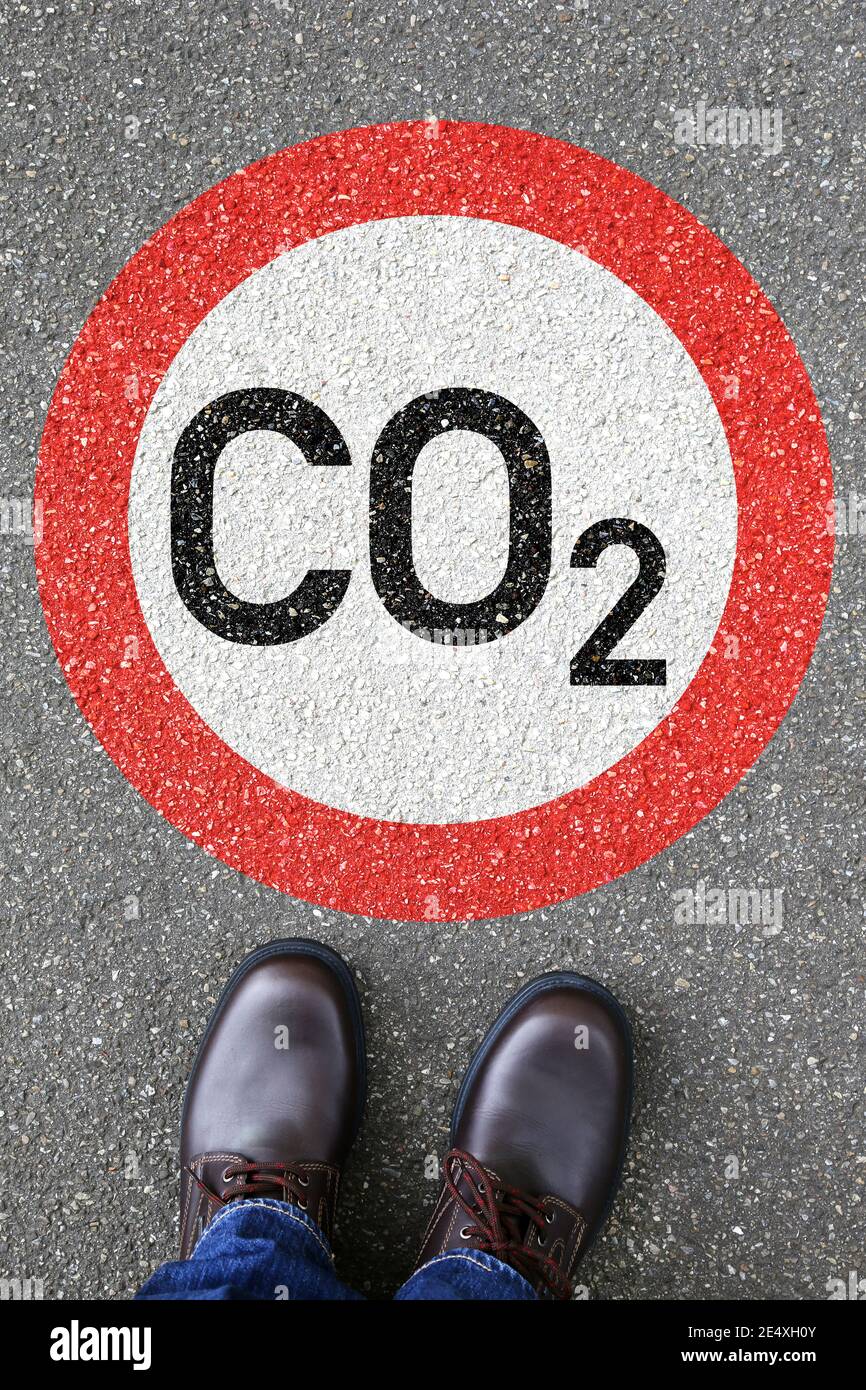 Homme personnes émissions de CO2 émission dioxyde de carbone pollution atmosphérique portrait concept de zone de réduction de format Banque D'Images