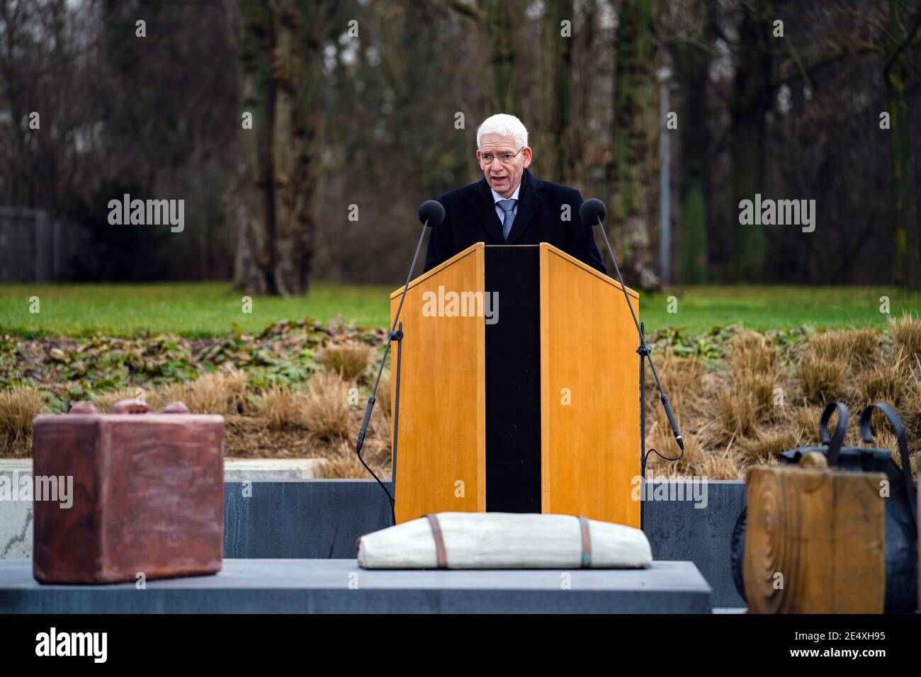 25 janvier 2021, Bavière, Würzburg: Le Président du Conseil central des Juifs en Allemagne, Josef Schuster, prononce un discours au Mémorial des expulsions. Les victimes du national-socialisme ont été rappelées par un acte de commémoration du Parlement d'État bavarois et de la Fondation des monuments commémoratifs bavarois. Photo: Nicolas Armer/dpa Pool/dpa Banque D'Images