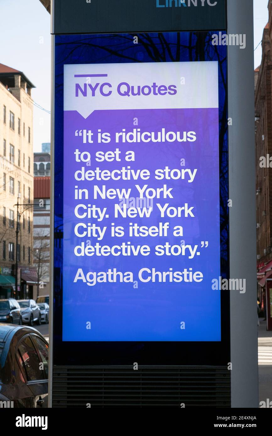 Une Citation D Agatha Christie Sur Un Ecran Linknyc Disant Que La Ville De New York Elle Meme Est Une Histoire De Detective A Jackson Heights Queens New York Photo Stock Alamy