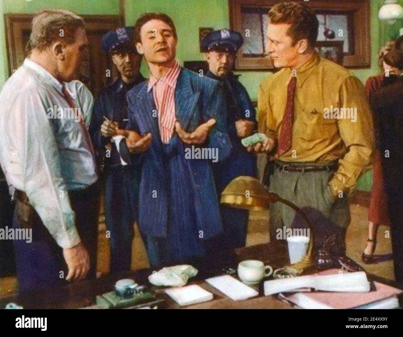 DETECTIVE STORY 1951 Paramount Pictures film avec Kirk Douglas at droite Banque D'Images