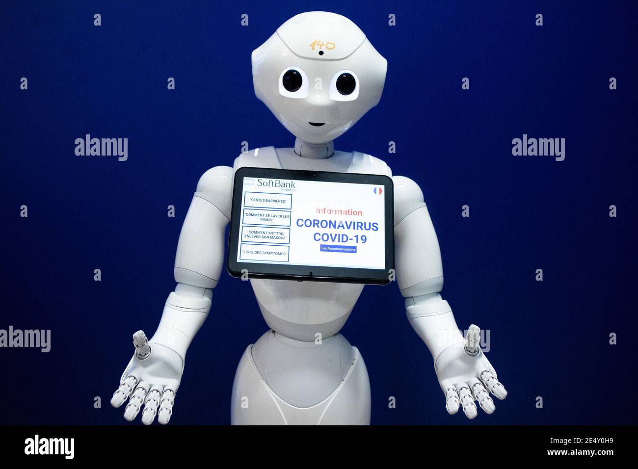 Illustration de Pepper, un robot humanoïde fabriqué par SoftBank Robotics  lors de la visite du bureau à Paris, France, le 25 janvier 2021. Photo de  Raphael Lafargue/ABACAPRESS.COM Photo Stock - Alamy