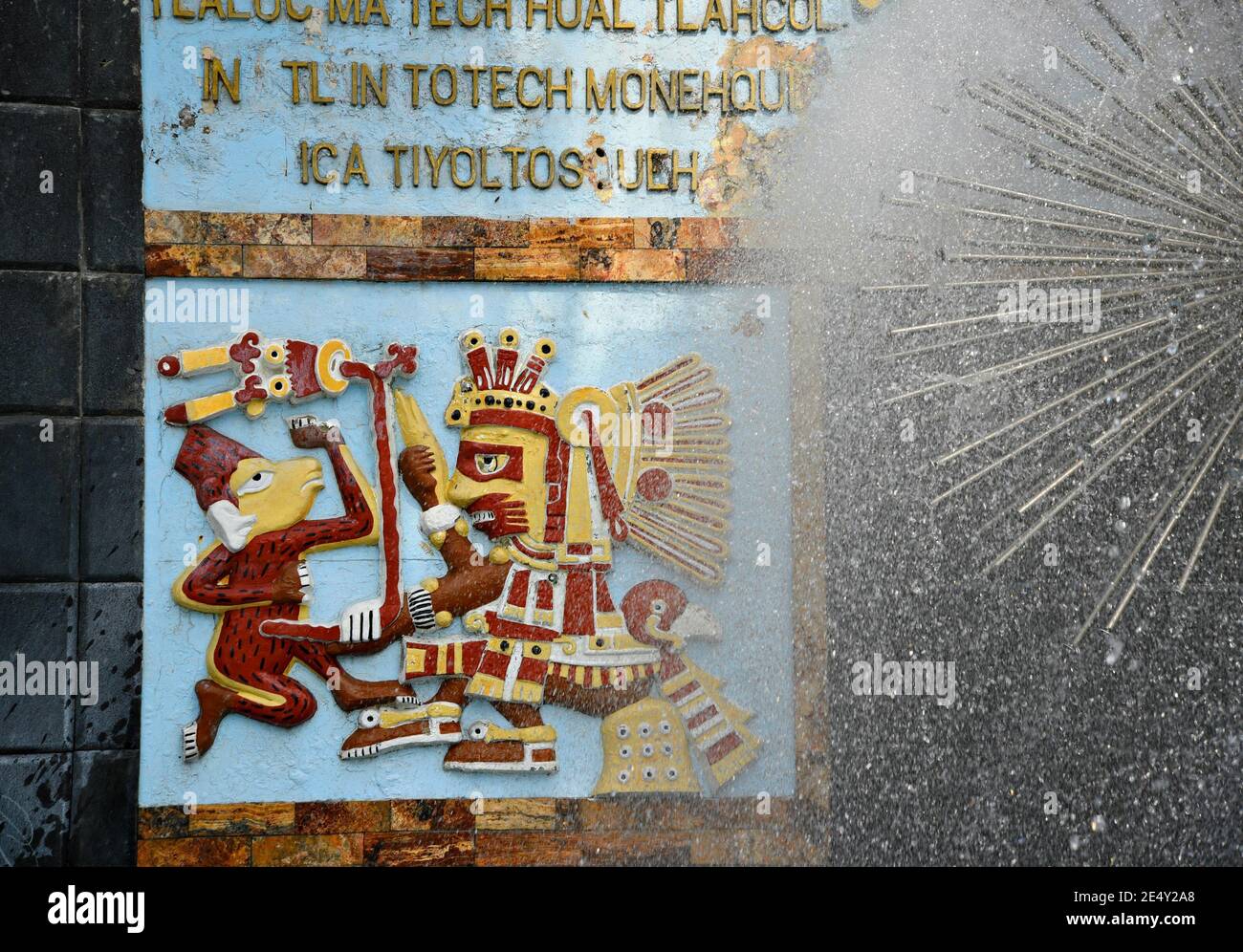 Fontaine dédiée selon la mythologie aztèque au Dieu mexicain Macuilxóchitl sur l'avenue Hidalgo à Atlixco, Puebla Mexique. Banque D'Images