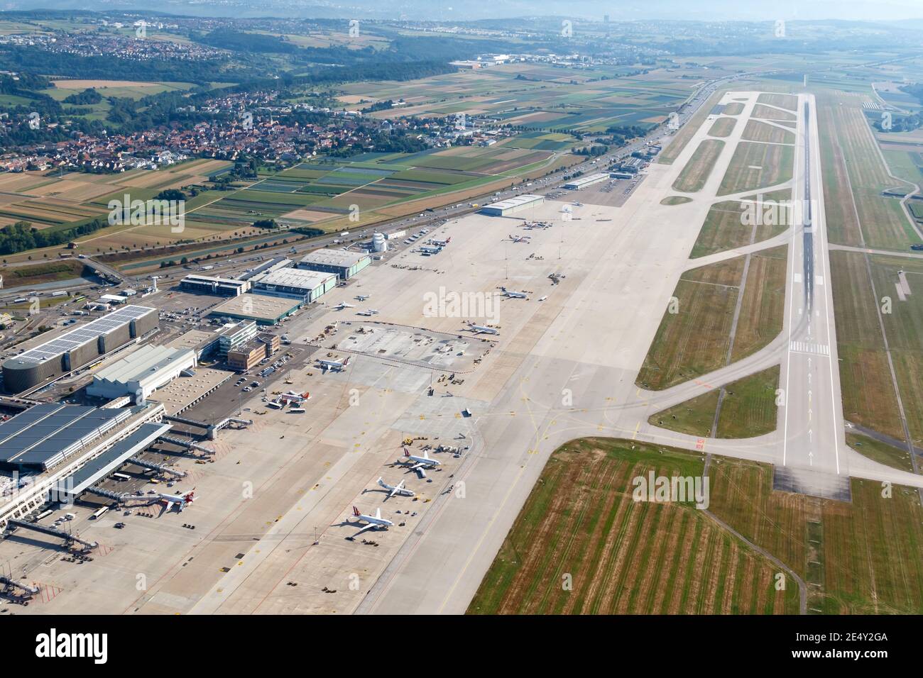 Stuttgart, Allemagne – 2 septembre 2016 : vue aérienne de l'aéroport de Stuttgart (STR) en Allemagne. Banque D'Images