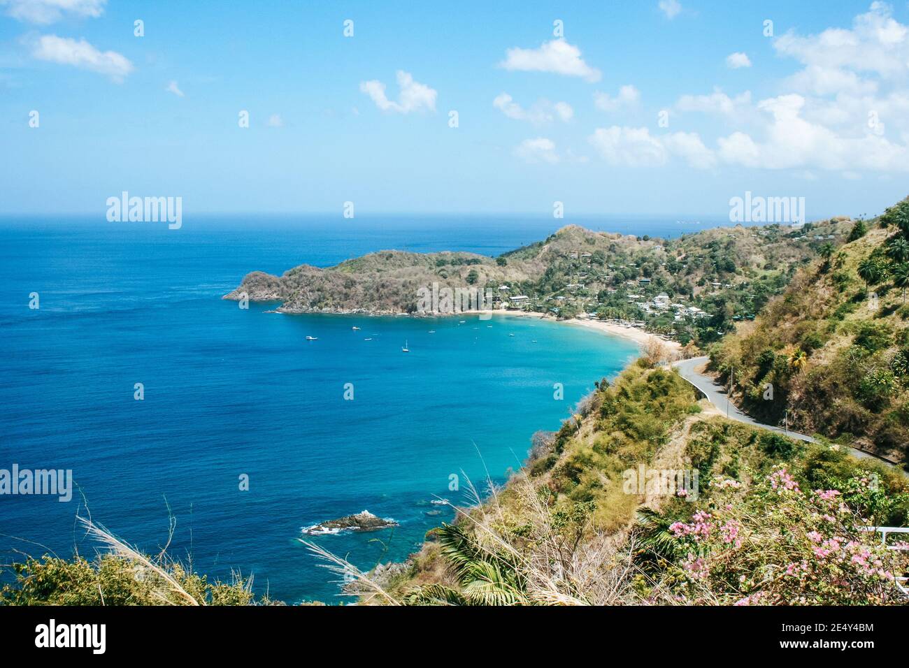 Belles eaux turquoise de la plage de Castara sur la tropicale, île des Caraïbes Tobago, Trinité-et-Tobago Banque D'Images