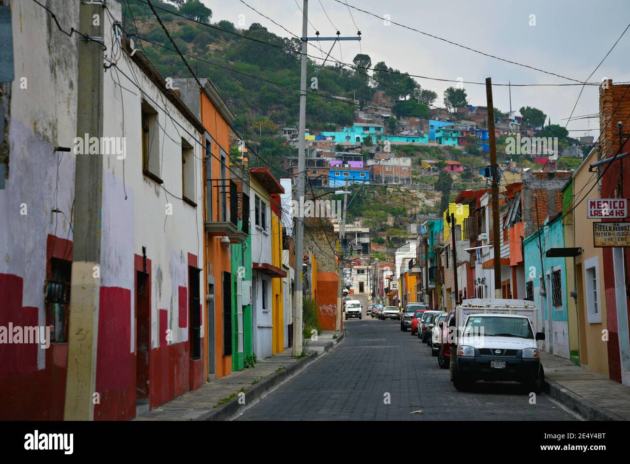 Quartier coloré de l'arrière rue à Atlixco, Puebla Mexique. Banque D'Images