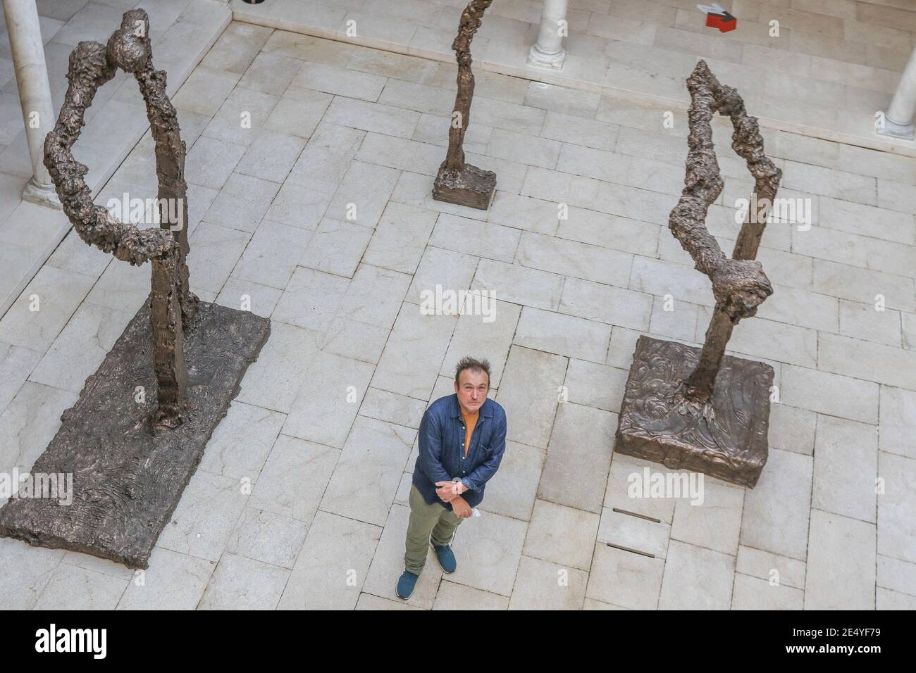 25 janvier 2021: 25 janvier 2021 (Malaga) Miquel Barcelo emmène sa 'métamorfose' au Musée Picasso, avec près d'une centaine d'œuvres réalisées en six ans.le Musée Picasso Malaga présente à partir de ce mercredi 27 janvier, l'exposition Miquel Barcelo. Métamorphose', qui tire son nom de l'histoire de Franz Kafka publiée en 1915, avec environ 100 œuvres faites entre 2014 et 2020 qui peuvent être envisagées jusqu'en septembre prochain. 30 céramiques, 13 peintures, 42 aquarelles, six carnets de voyage et une petite sculpture; ainsi qu'une installation composée de sept grandes bronzes qui ont été installés Banque D'Images