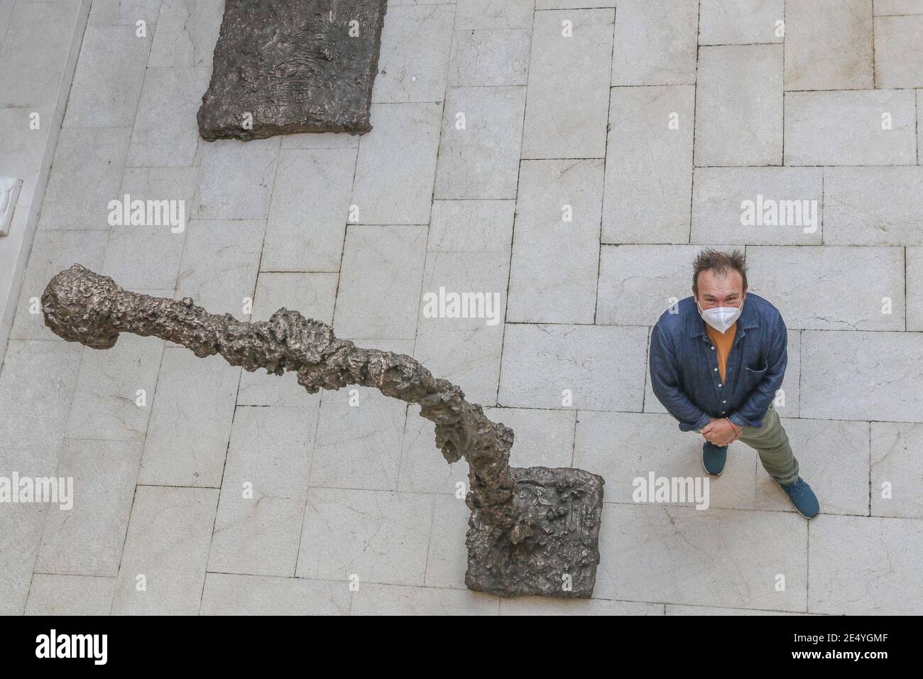 25 janvier 2021: 25 janvier 2021 (Malaga) Miquel Barcelo emmène sa 'métamorfose' au Musée Picasso, avec près d'une centaine d'œuvres réalisées en six ans.le Musée Picasso Malaga présente à partir de ce mercredi 27 janvier, l'exposition Miquel Barcelo. Métamorphose', qui tire son nom de l'histoire de Franz Kafka publiée en 1915, avec environ 100 œuvres faites entre 2014 et 2020 qui peuvent être envisagées jusqu'en septembre prochain. 30 céramiques, 13 peintures, 42 aquarelles, six carnets de voyage et une petite sculpture; ainsi qu'une installation composée de sept grandes bronzes qui ont été installés Banque D'Images