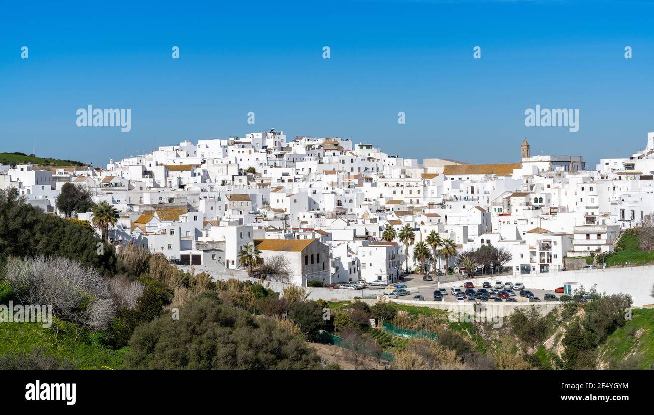 Vejer de la Frontera, Espagne - 17 janvier 2021 : le village andalou historique blanchi à la chaux de Vejer de la Frontera Banque D'Images