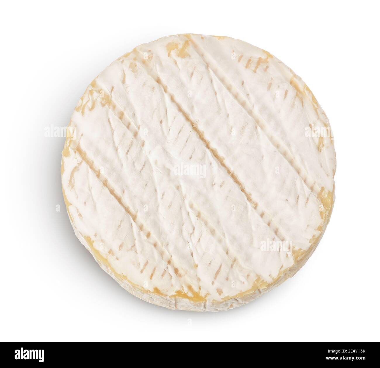 Fromage Camembert isolé sur fond blanc avec passe-cheveux et pleine profondeur de champ. Vue de dessus. Pose à plat Banque D'Images