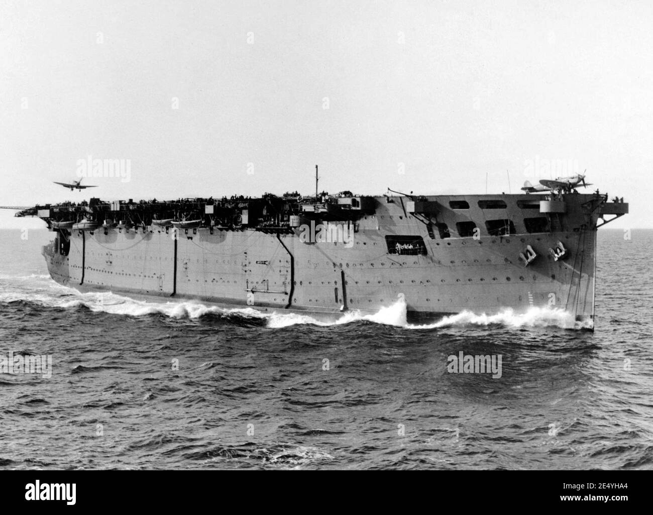 HMS Argus opérant au large de la côte nord-africaine au cours des opérations combinées pour les débarquements de la flamme, 1942 Banque D'Images