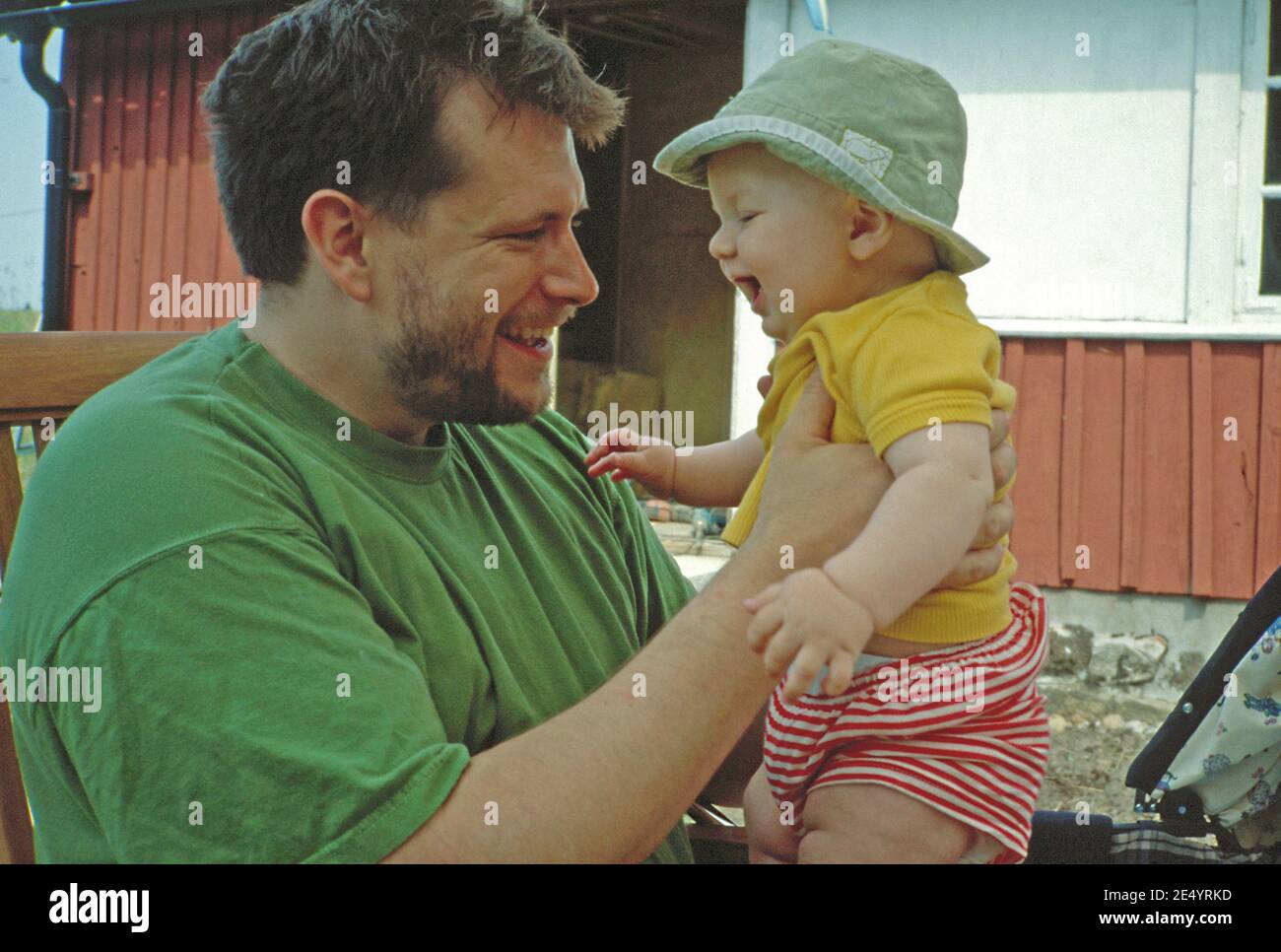 père heureux et bébé fils Banque D'Images