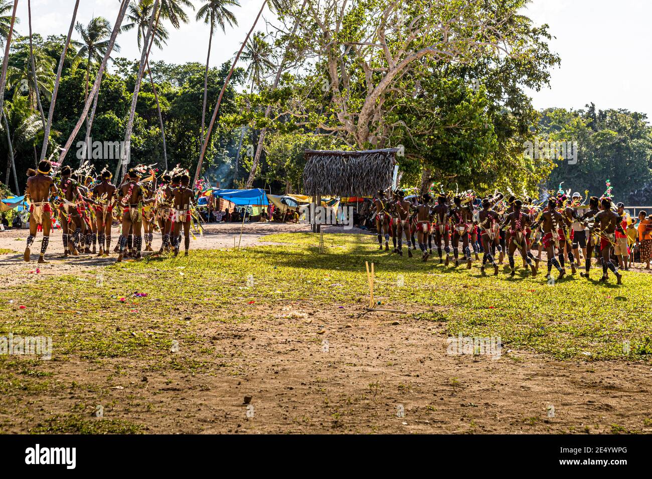 Le cricket-Game Trobriand Islands style à Kwebwaga, Papouasie-Nouvelle-Guinée Banque D'Images