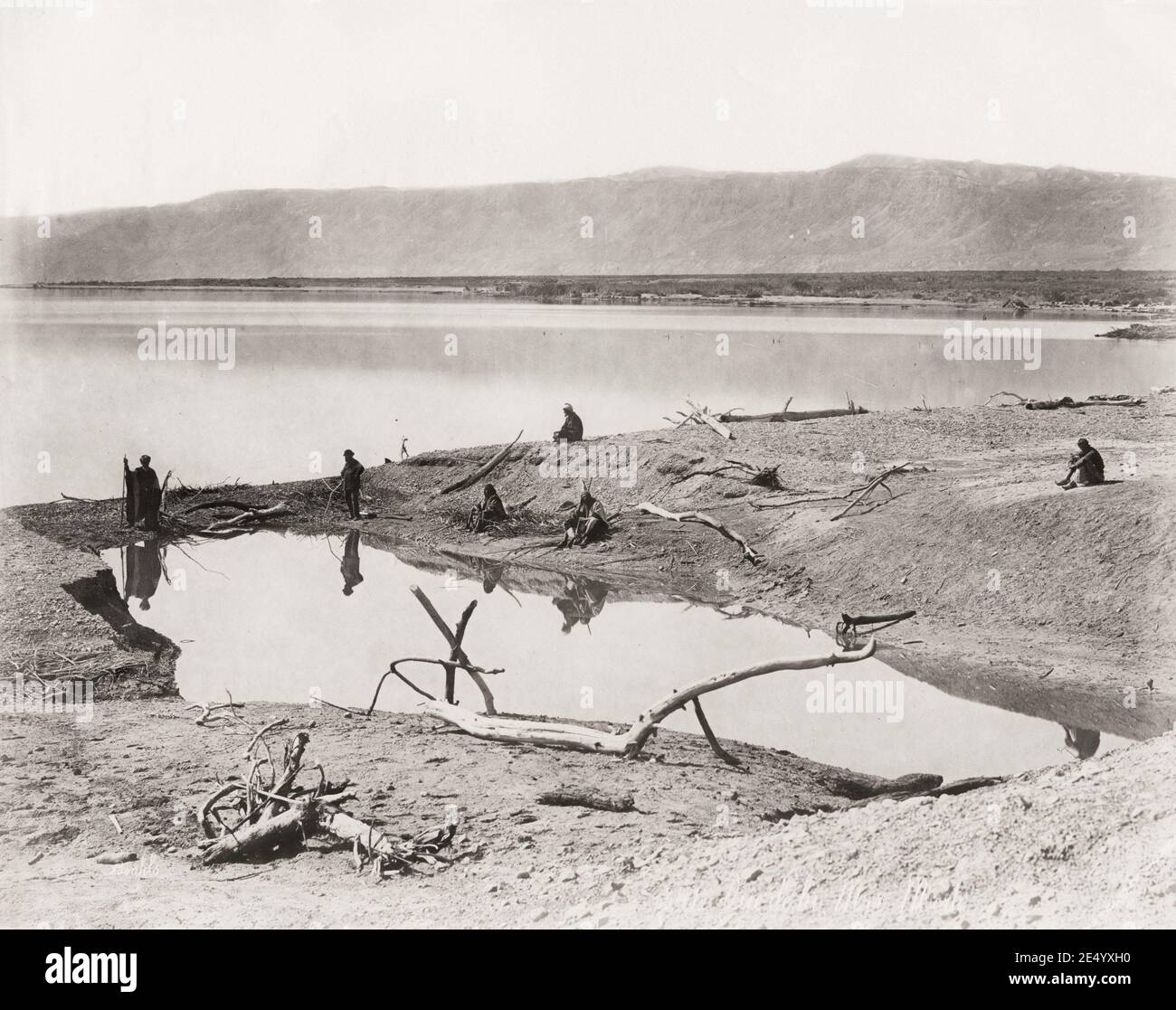 Photo du XIXe siècle : la mer Morte est un lac salé bordé par la Jordanie à l'est et par Israël et la Cisjordanie. Il se trouve dans la vallée du Rift du Jourdain, et son principal affluent est le fleuve Jourdain. Banque D'Images