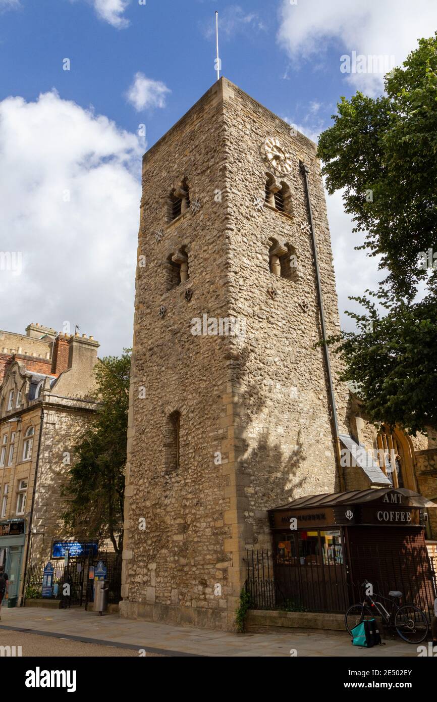 La tour saxonne de St Michael à l'église de la porte du Nord (1000-1050) à Cornmarket Street, Oxford, Oxfordshire, Royaume-Uni. Banque D'Images
