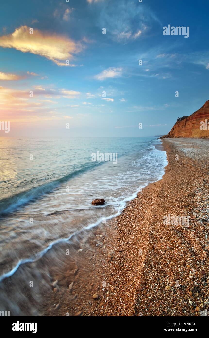 magnifique coucher de soleil sur la mer. Paysage marin. Composition de la nature Banque D'Images