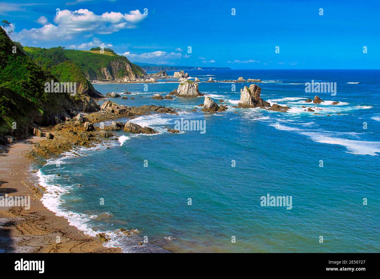 Mer Cantabrique se trouve près de la plage silencieuse, Principauté des Asturies, Asturies, Espagne, Europe Banque D'Images