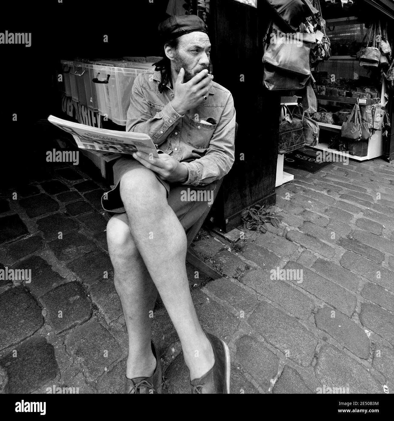 Londres, Angleterre, Royaume-Uni. Exposant le tabagisme dans Camden Lock Market Banque D'Images
