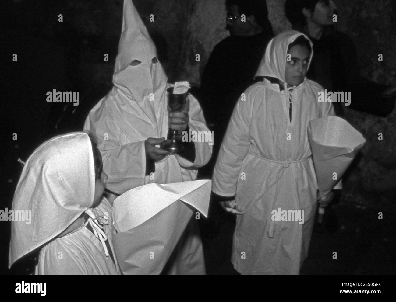 Castelsardo, Sardaigne, Italie. La semaine Sainte: Lunissanti (lundi Saint) procession (scannée de colorslide) Banque D'Images