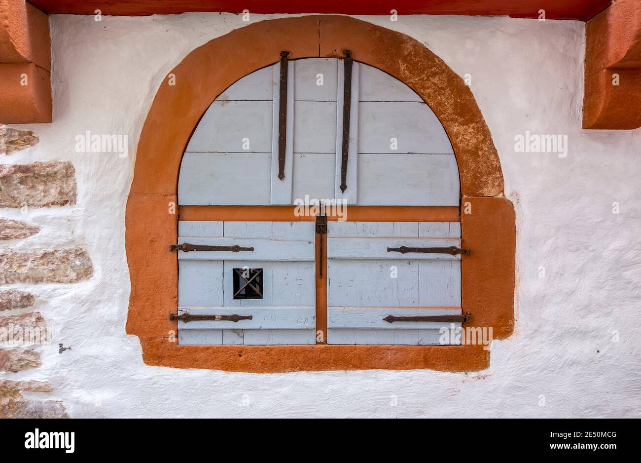 Fenêtre historique avec obturateur fermé vue à Wertheim am main Dans le sud de l'Allemagne Banque D'Images