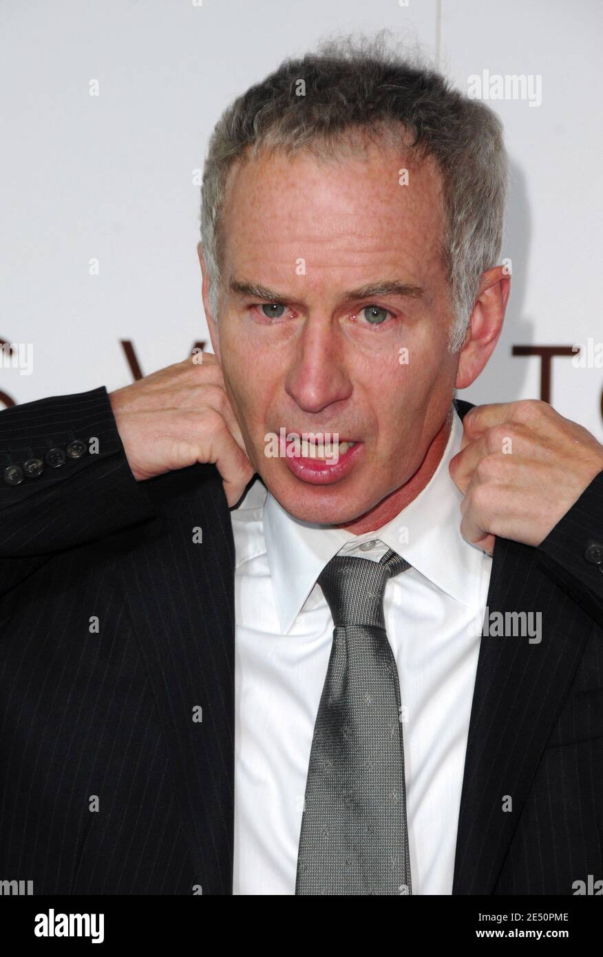 L'ex-star du tennis John McEnroe assiste au Brooklyn Museum et à la cérémonie de gala Louis Vuitton pour la rétrospective Takashi Murakami au Brooklyn Museum à New York, NY USA, le 3 avril 2008. Photo de Gregorio Binuya/ABACAPRESS.COM Banque D'Images