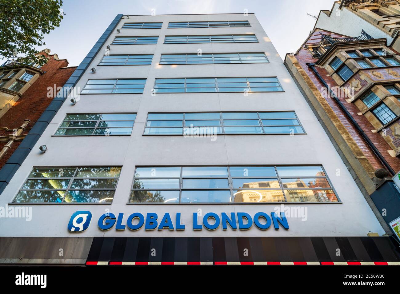 Global radio Building London - Siège mondial des médias et du divertissement - Siège mondial 30 Leicester Square. Global est un groupe de médias et de divertissement basé à Londres. Banque D'Images