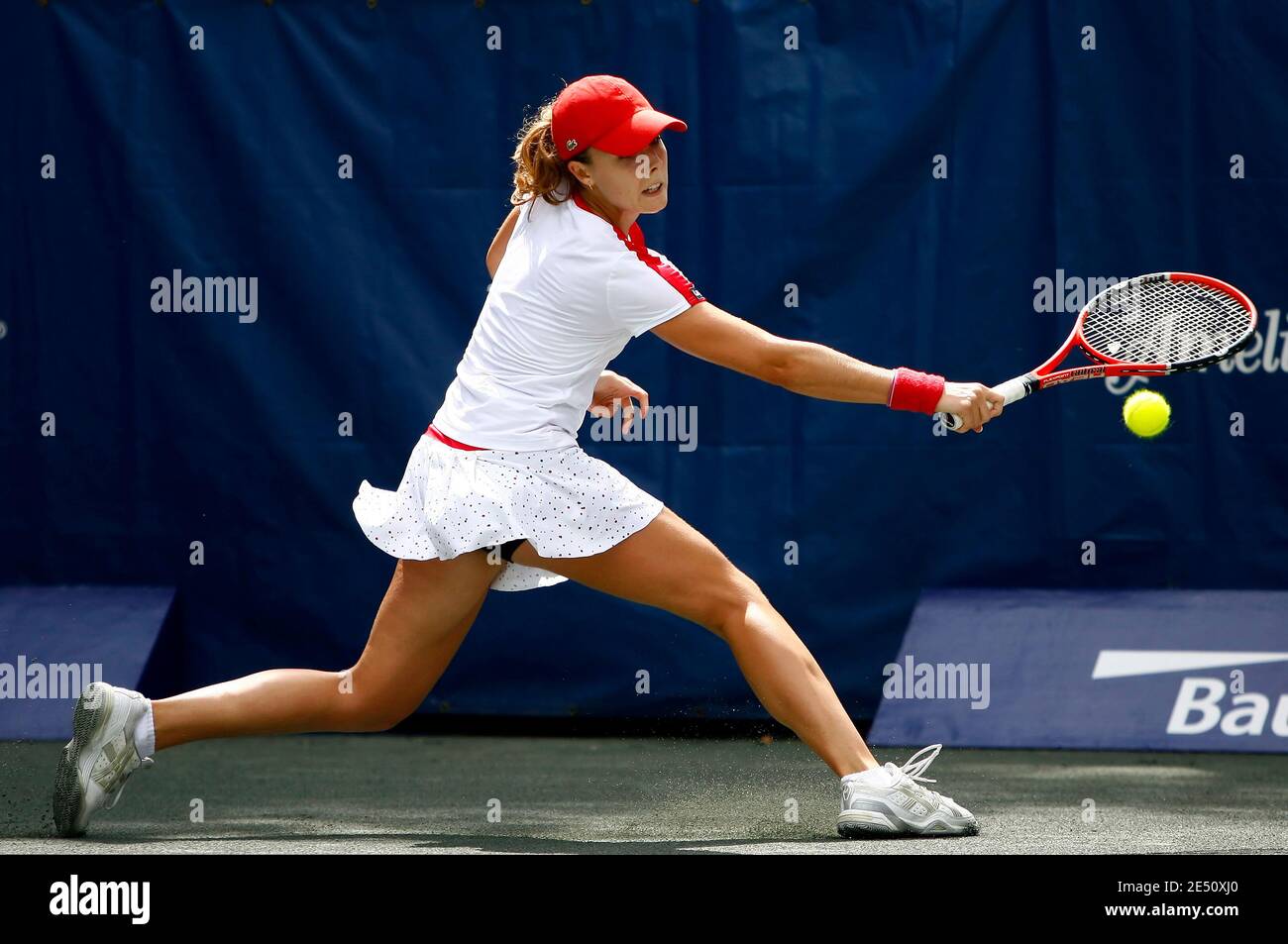 Le retour d'Alize Cornet en France a lieu lors du quart de finale contre la Virginie Razzano en France aux championnats de tennis Bausch & Lomb à Amelia Island, FL, USA, le 11 avril. 2008. Cornet défait Razzano 6-4, 6-2. Photo de Gray Quetti/Cal Sport Media/Cameleon/ABACAPRESS.COM (en photo : Alize Cornet) Banque D'Images