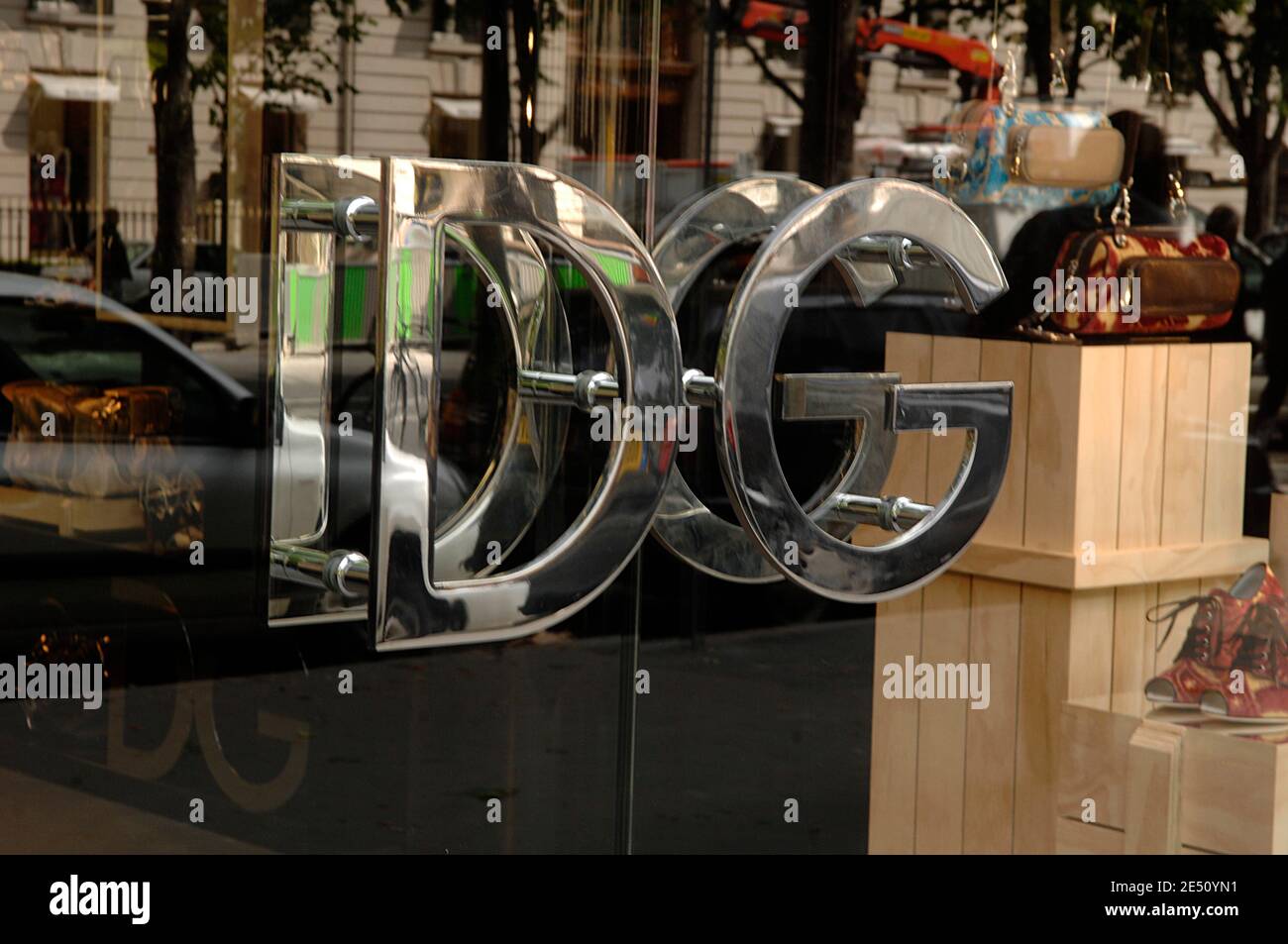 Magasin Dolce & Gabbana Avenue Montaigne à Paris, France, le 17 avril 2008. Photo de Giancarlo Gorassini/ABACAPRESS.COM Banque D'Images